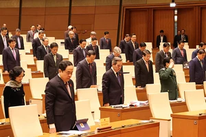 Quốc hội mặc niệm đồng bào, chiến sĩ tử nạn do lũ