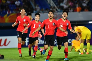 Bóng đá quê thầy Park: đội tuyển và U-23 đối đầu nhau