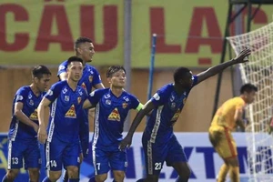Đá thật, đá chơi ở thế cờ tàn V-League