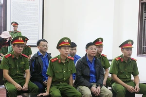 Gay cấn phiên phúc thẩm vụ gian lận điểm thi Hòa Bình