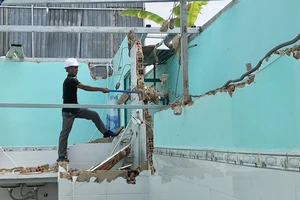 Tranh luận trái chiều về biện pháp cắt điện, nước