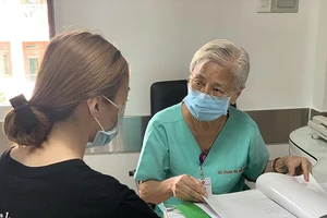 Vị bác sĩ 86 tuổi vẫn mê nghề