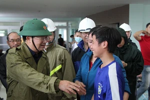 Điều tàu hải quân, kiểm ngư tìm kiếm 26 ngư dân