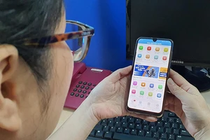 Khách hàng có thể báo sửa điện qua ứng dụng EVNHCMC CSKH