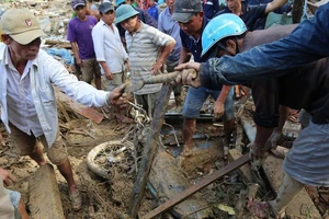 Sạt lở đất kinh hoàng ở miền Trung do đâu?