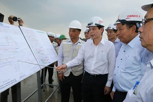 Nâng cấp đường lăn Tân Sơn Nhất: Xong để kịp đón tết