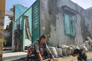 Mưa bão đi qua, xót xa ở lại