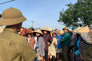 Quà cứu trợ: Trách nhiệm nặng vai trưởng thôn