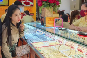 Giá vàng, USD cũng kịch tính theo bầu cử Mỹ