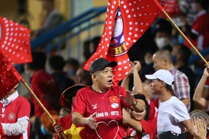 HLV Trương Việt Hoàng tự quyết ngôi vô địch