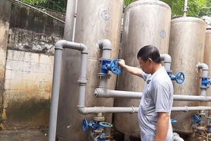 Bỏ quê lên phố làm đôi chân cho con học đại học