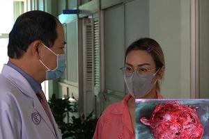 Video: Mang khối u tụy khổng lồ nhưng chỉ nghĩ do mập lên