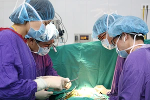 Video: Ghép tim thành công cho bệnh nhi nhỏ tuổi nhất Việt Nam