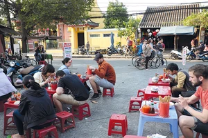 Lạc vào những con phố ẩm thực Sài thành