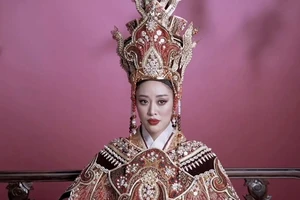 Video: Hoa hậu Khánh Vân hóa thân thành thái hậu Dương Vân Nga