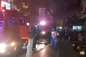 Video: Cháy dữ dội căn nhà 2 tầng giữa đêm khuya