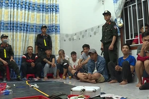 Video: Khởi tố 35 người tham gia đánh bạc quy mô lớn