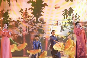 Đan Trường, Phi Nhung phục vụ miễn phí dịp Giỗ Tổ Hùng Vương 