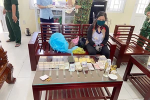 Video: Bắt 1 người chuyển 5 kg vàng qua biên giới