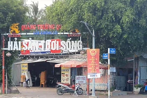 Video: ‘Nhà đinh’ chắn giữa đường ở TP Bạc Liêu