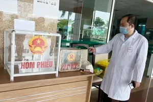 Video: Cử tri ở khu vực cách ly, phong tỏa bầu cử ra sao? 