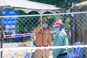  Video: Cận cảnh phong tỏa phường Tân Phước Khánh ở Bình Dương