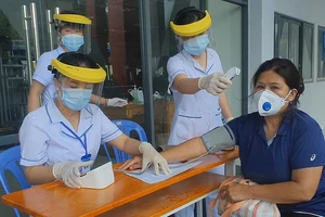 Video: Cận cảnh tiêm vaccine ở quận Bình Thạnh