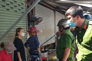 Video: Gò Vấp mạnh tay dẹp chợ tự phát để chống dịch