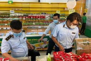 Video: Cục quản lý thị trường kiểm tra giá bán hàng tại Bách Hóa Xanh