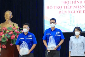 Video: 700 shipper tình nguyện hỗ trợ mang thực phẩm đến cho người dân TP.HCM