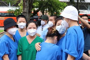 Video: Xúc động ngày các nữ tu chia tay bệnh viện Hồi sức chuyên sâu COVID-19