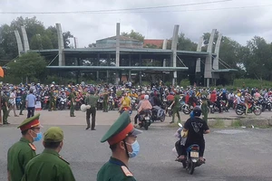 Hàng ngàn người dân về Cà Mau, chính quyền dốc sức tiếp nhận trong trật tự