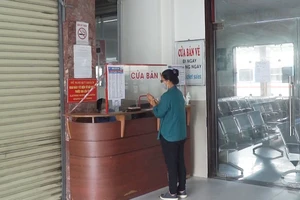 Video: Nhà ga, bến xe ở Đà Nẵng vắng vẻ, khách lo dịch không dám mua vé Tết