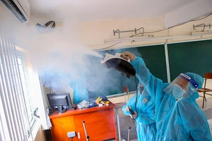 Video: Trường học ở TP.HCM tất bật phun khử khuẩn chuẩn bị đón học sinh trở lại