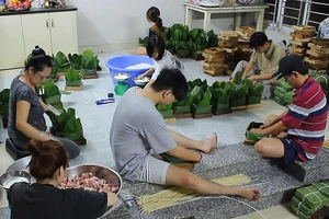 Rộn ràng những nồi bánh chưng ngày Tết