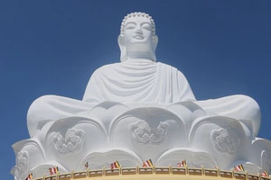 Video: Chiêm ngưỡng tượng Phật ngồi lớn nhất Đông Nam Á ở Bình Định