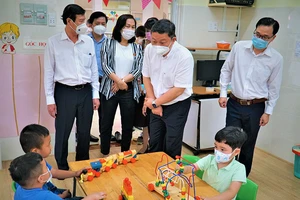 TP.HCM: Ngày đầu học sinh tiểu học và mầm non đến trường sau 9 tháng