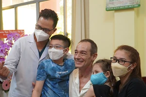 Gần 100 ngày thoát chết kỳ diệu của bệnh nhân COVID-19 người Ý