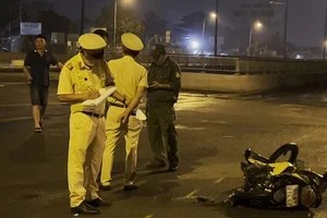Video: Xe container va chạm xe máy, đôi nam nữ thương vong