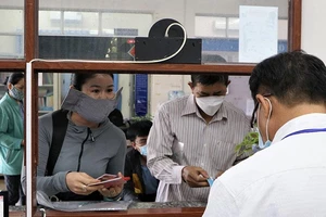 Từ 15-6, người dân không cần về nơi cư trú trích lục hộ tịch