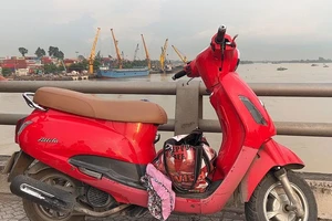 Video: Một phụ nữ nghi để lại xe máy, nhảy cầu Đồng Nai