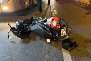 Tai nạn giữa xe máy và xe khách, một cô gái tử vong khi đang đi làm về