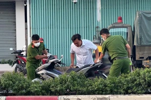 Xe máy tông cột đèn chiếu sáng, 1 kỹ sư trẻ tử vong