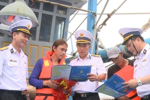 Video: Vùng 2 Hải quân xây dựng điểm tựa cho ngư dân vươn khơi bám biển