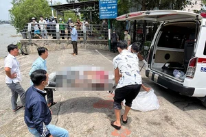 Video: Phát hiện thi thể người đàn ông chạy xe ôm công nghệ nhảy cầu Bình Triệu