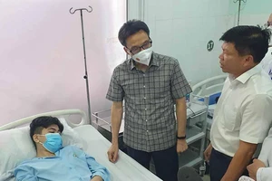 Video: Phó Thủ tướng Vũ Đức Đam thăm các nạn nhân trong vụ cháy quán karaoke ở Bình Dương