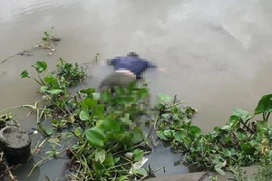Video: Phát hiện hai thi thể nam giới nổi trên sông Sài Gòn