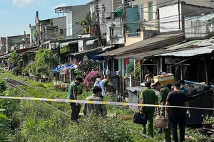 Một thanh niên nằm chết giữa đường ray xe lửa đoạn qua Bình Dương