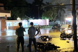 Xe chuyên dụng của CSGT va vào 2 xe máy bị tai nạn làm 3 người thương vong