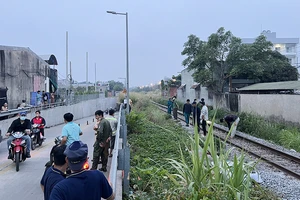 Video: Thanh niên bị tàu hỏa tông tử vong lúc rạng sáng